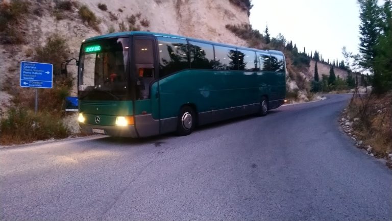 Κρήτη: Πλήγμα για τον τουριστικό κλάδο τα όρια ηλικίας στα λεωφορεία