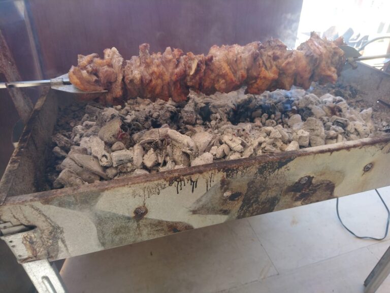 Τσικνοπέμπτη με κορονοϊό στη Λευκάδα
