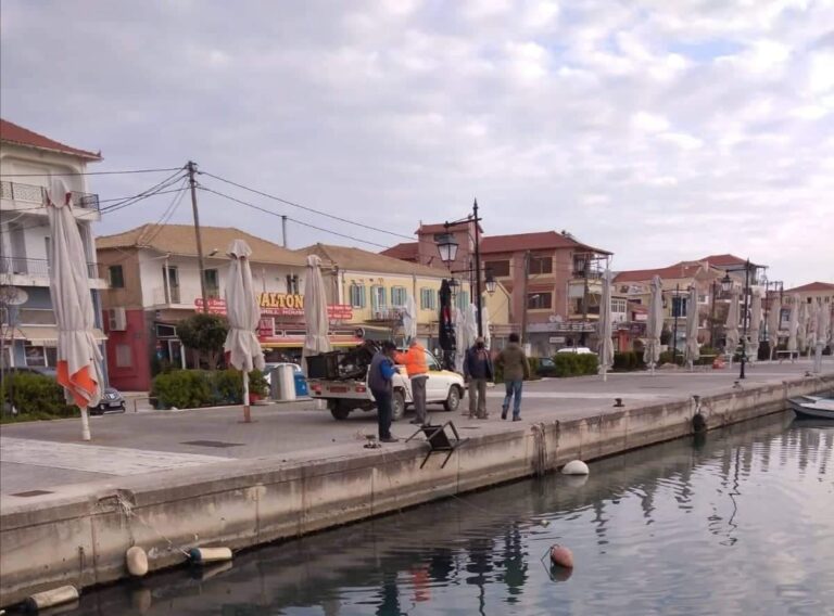 Καθαριότητα  στην  παράκτια ζώνη της λιμνοθάλασσας, από το Πνευματικό Κέντρο έως και την ξύλινη γέφυρα!