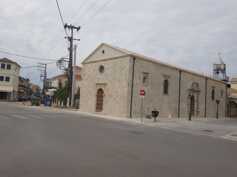 Προσωρινή απομάκρυνση της περίφραξης  εργασιών του  Αγίου Μηνά για το Πάσχα