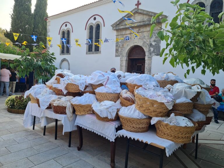 Αρχιερατικός Εσπερινός μετ’ αρτοκλασίας στην Ιερή Μονή Φανερωμένης.