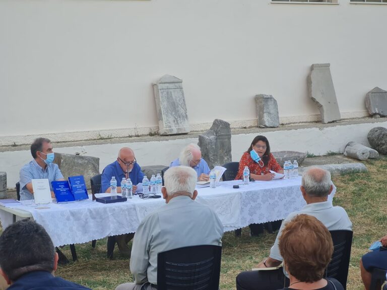 Στην γενέτειρά του , το  Θύρρειο  Βόνιτσας  τιμήθηκε ο συγγραφέας-ιστορικός Γεώργιος Φερεντίνος