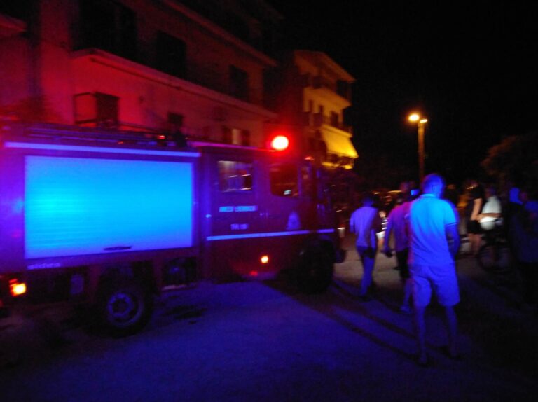 Φωτιά σε σπίτι στην Νεάπολη