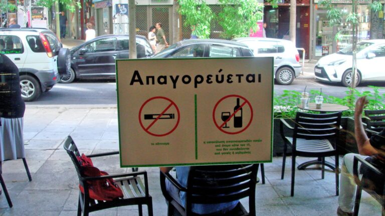Διευκρινίσεις από την κυβέρνηση για το πως σχεδιάζει τη λειτουργία της εστίασης και της ψυχαγωγίας με τον διαχωρισμό εμβολιασμένων και ανεμβολίαστων πολιτών