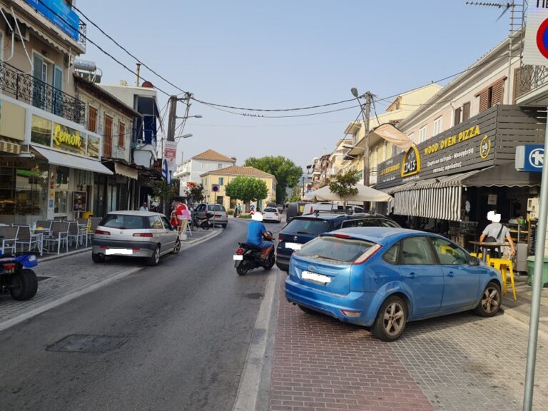 Απαράδεκτη η κατάσταση που επικρατεί στην πλατεία του Αγίου Μηνά.Αυτή είναι η Λευκάδα που ονειρεύτηκε ο δήμαρχος κος Καλός;