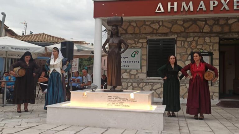 Mε καθυστέρηση 12 ετών τοποθετήθηκε το άγαλμα της Λευκαδίτισσας Αγρότισσας