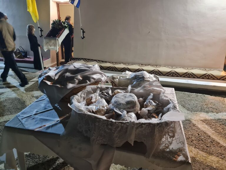 Mε κάθε μεγαλοπρέπεια τελέστηκε ο Εσπερινός εορτασμού των Αγίων Μηνά, Βίκτωρος και Βικέντιου