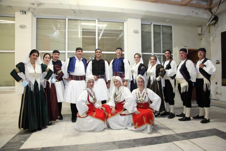 Με μεγάλη επιτυχία πραγματοποιήθηκε την Τετάρτη 27-10-2021, στο Φουαγιέ του Θεάτρου Λευκάδας, η πολιτιστική εκδήλωση εορτασμού για τα 200 χρόνια από την Ελληνική Επανάσταση του 1821 με τίτλο «Χαρά που το ‘χουν τα βουνά…».