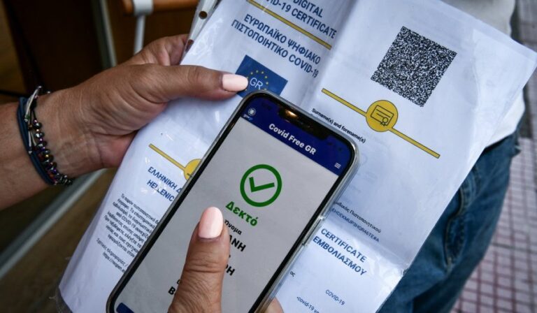 Πιο αυστηρά μέτρα για τους ανεμβολίαστους