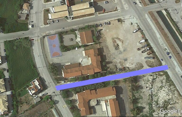 Δήμαρχος Λευκάδας Χαράλαμπος Καλός: «Βελτιώνεται η καθημερινότητα και η ασφάλεια των μαθητών του δήμου μας με την δημιουργία νέων πεζοδρομίων».