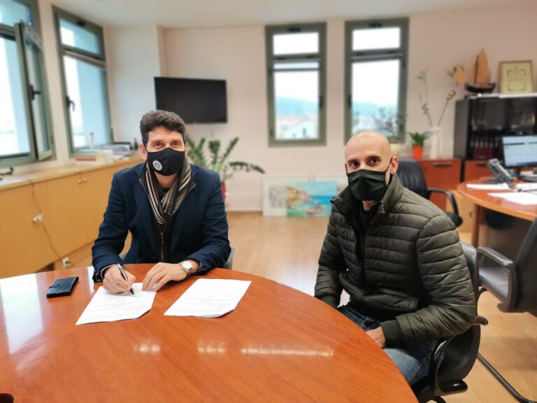 Δήμαρχος Λευκάδας Χαράλαμπος Καλός:  «Ο δήμος είναι δίπλα στα μικρά νησιά του».