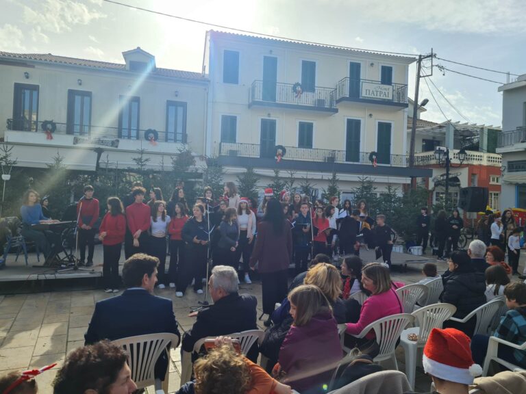 Μουσικές και χρώματα απο το Μουσικό Σχολείο Λευκάδας στο Χριστουγεννιάτικο μπαζαρ στην κεντρική πλατεία