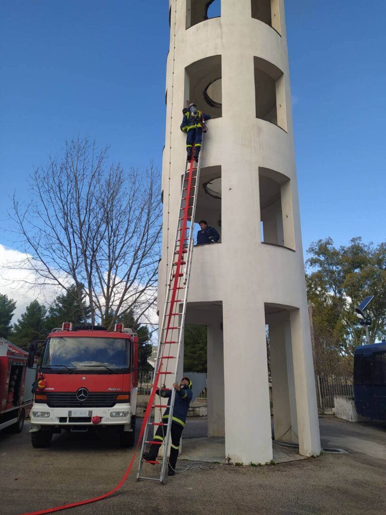 Εκπαιδευτικές ασκήσεις υπαλλήλων της Πυροσβεστικής Υπηρεσίας Λευκάδας
