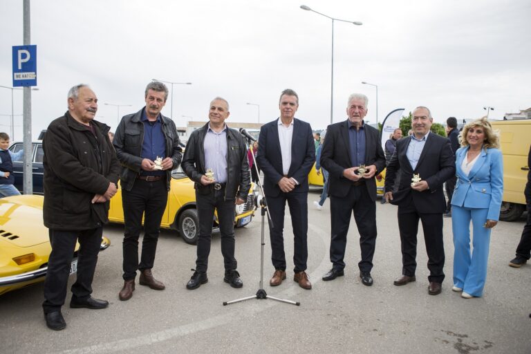 Πραγματοποιήθηκε για πρώτη φορά από το Επιμελητήριο Λευκάδας η 1η Έκθεση κλασσικών οχημάτων με τίτλο «Lefkada Classico»