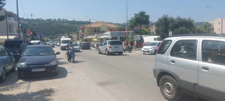 Tροχαίο ατύχημα συνέβη πριν λίγο στο Καλιγώνι, ευτυχώς μόνο με υλικές ζημιες.