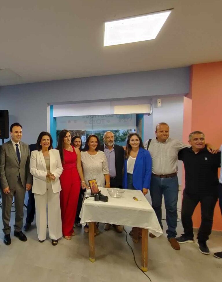 Παρουσία του υπουργού Ψηφιακής Διακυβέρνης έγιναν τα εγκαίνια του προεκλογικού γραφείου της Ρ. Κράτσα στη Λευκάδα.