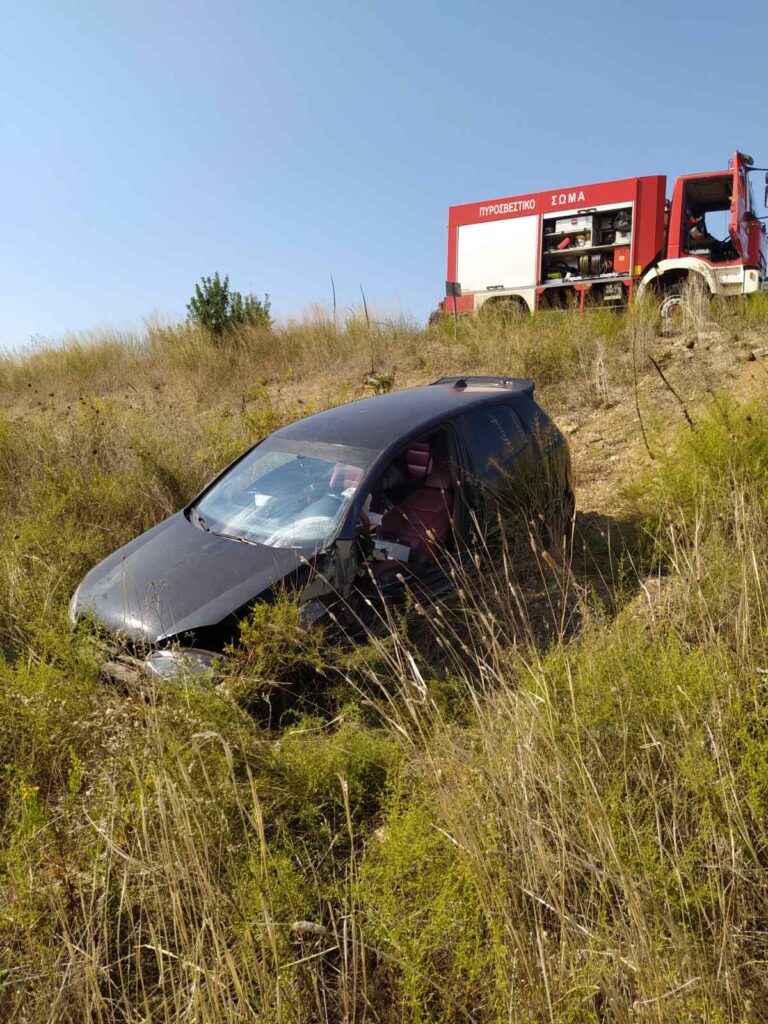 Τροχαίο ατύχημα συνέβη στον Άγιο Νικόλαο Βόνιτσας. Με τη συνδρομή πυροσβεστικής απεγκλωβίστηκε ένας οδηγός.