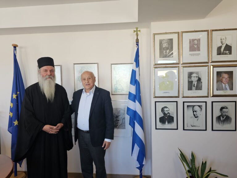 Επίσκεψη  του Ηγούμενου της Ιεράς Μονής Φανερωμένης ΛευκάδαςΑρχιμανδρίτη κ.κ Νικηφόρου  στον Δήμαρχο Λευκάδας κ.  Ξενοφώντα  Βεργίνη