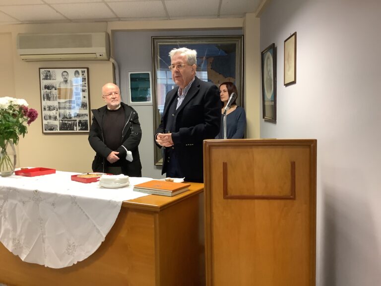 Με μεγάλη επιτυχία έκοψαν – από κοινού – την πίτα τους η Ομοσπονδία των Απανταχού Λευκαδίτικων Συλλόγων και ο Σύλλογος Λευκαδίων Αττικής «Η Αγία Μαύρα», στην Αθήνα