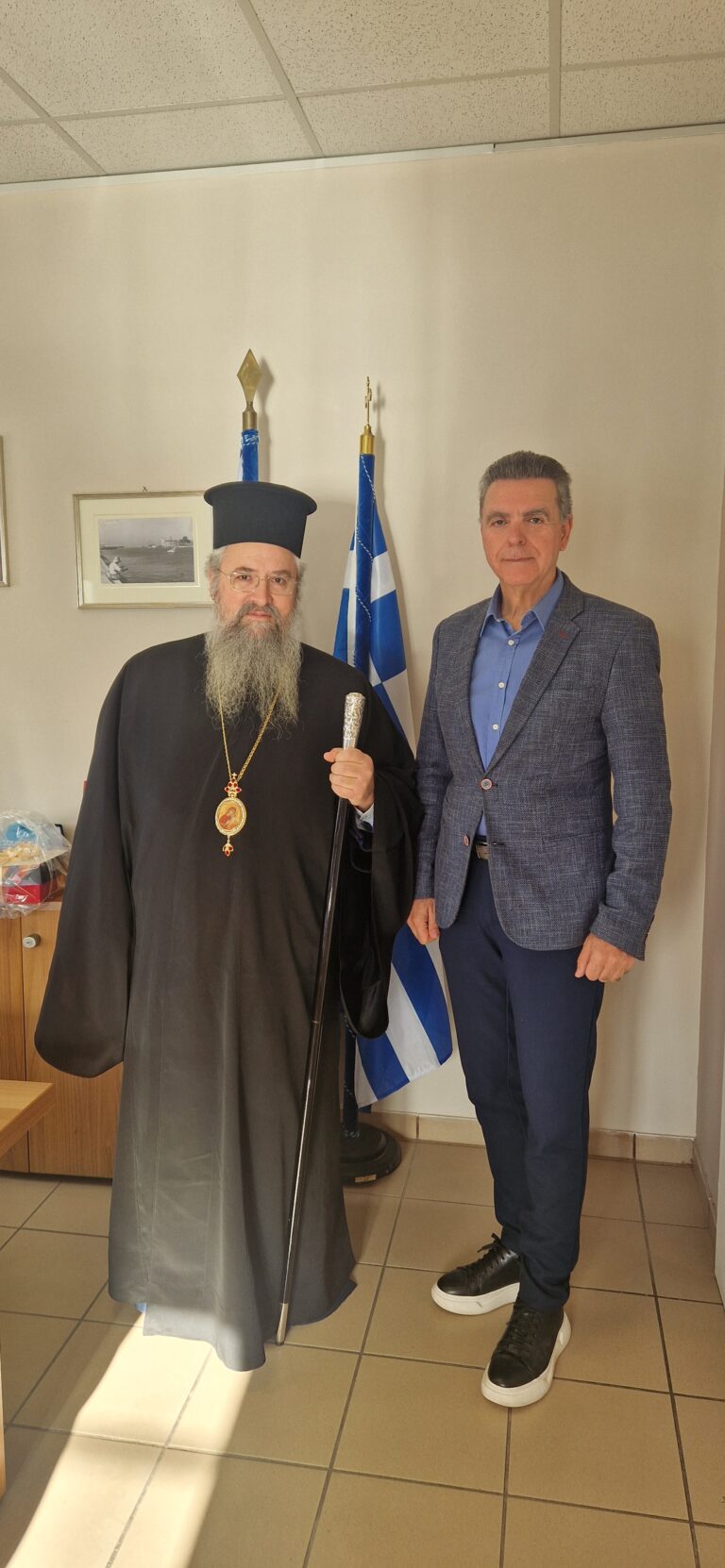 Επίσκεψη του Σεβασμιωτάτου Μητροπολίτη κ.κ. Θεόφιλου στον Πρόεδρο του Επιμελητηρίου Σωτήρη Σκιαδαρέση