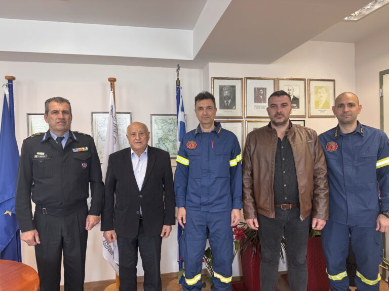 Επίσκεψη του Υποστράτηγου της Πυροσβεστικής Χριστόφορου Μπόκα στον Δήμαρχο Λευκάδας για τον Σχεδιασμό Πολιτικής Προστασίας