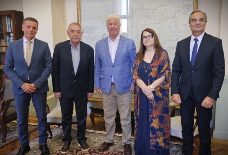 Ο πρόεδρος του Επιμελητηρίου κ. Σ. Σκιαδαρέσης παραβρέθηκε στην υπογραφή Επιχειρησιακής Συμφωνίας για το Πρόγραμμα «ΙΟΝΙΑ ΝΗΣΙΑ 2021-2027»