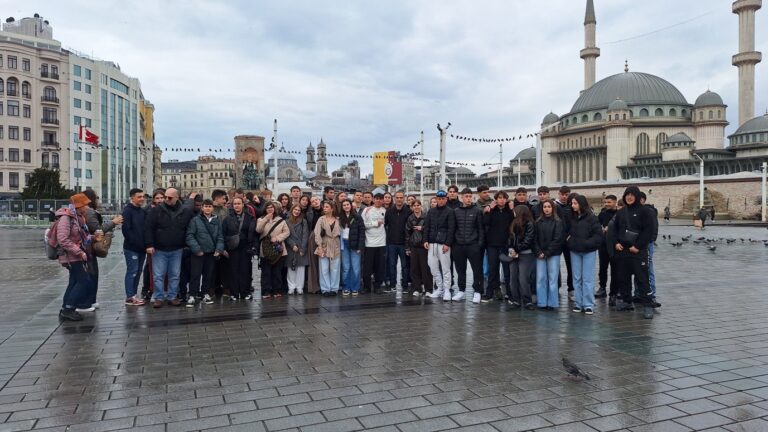 ΤΟ ΠΕΙΡΑΜΑΤΙΚΟ ΛΥΚΕΙΟ ΛΕΥΚΑΔΑΣ ΕΠΙΣΚΕΦΘΗΚΕ ΤΗΝ ΚΩΝΣΤΑΝΤΙΝΟΥΠΟΛΗ