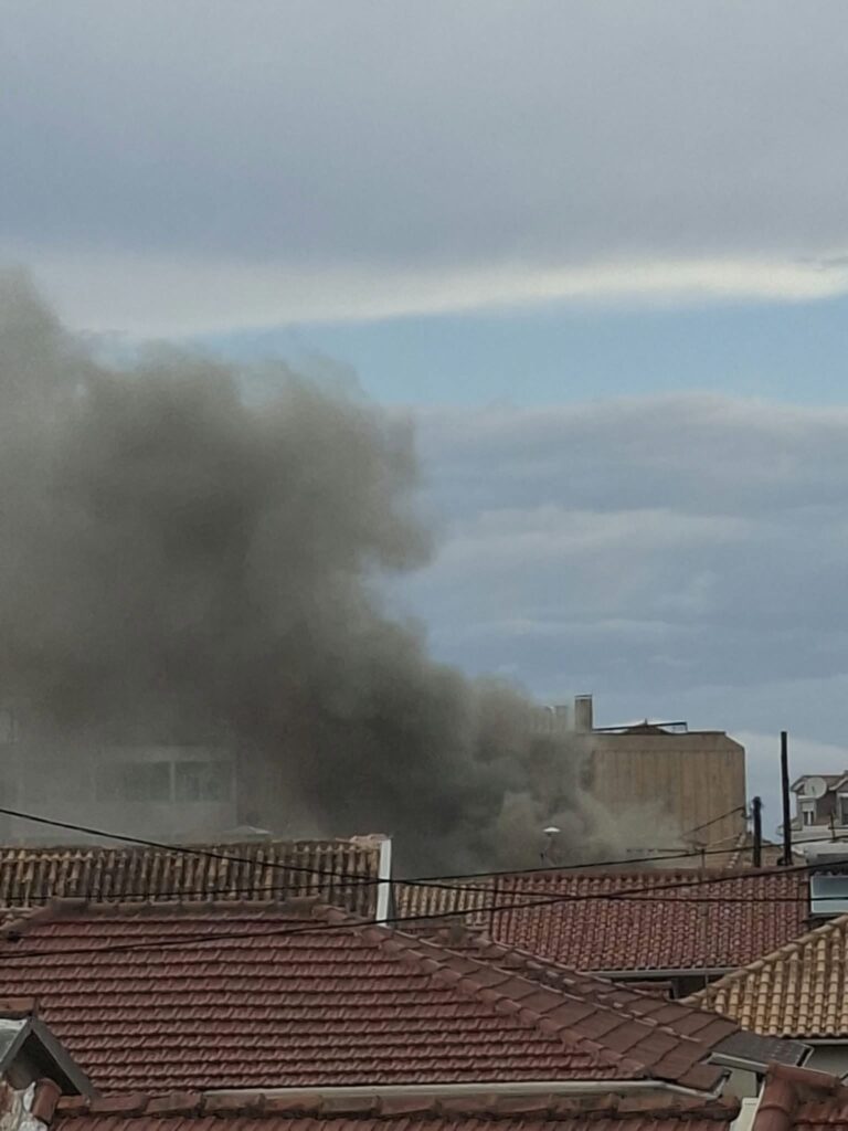 Συμβαίνει τώρα: Φωτιά σε σπίτι στην πόλη της Λευκάδας